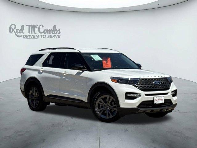 Photo of 2023 Star White Ford Explorer