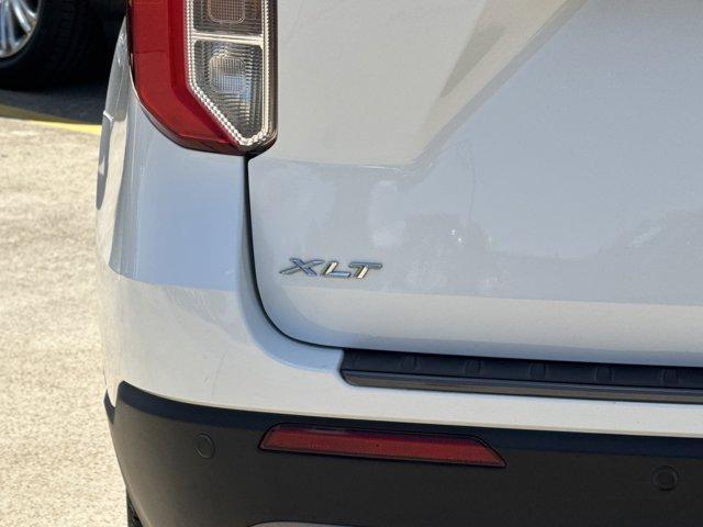 Photo of 2023 Star White Ford Explorer