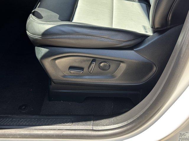 Photo of 2023 Star White Ford Explorer
