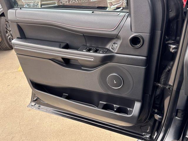 Photo of 2023 Agate Black Metallic Ford Expedition