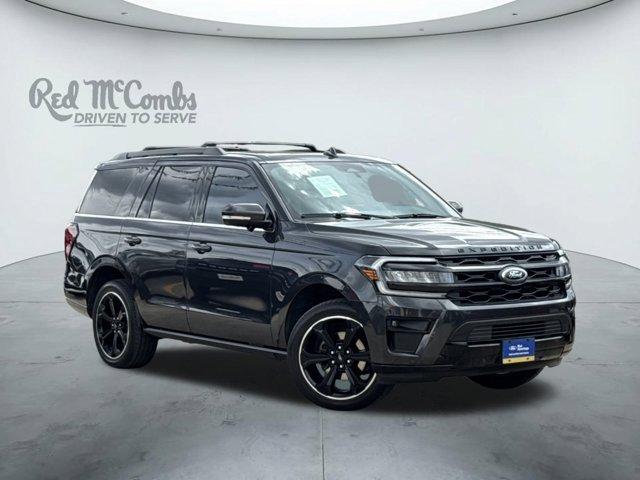 Photo of 2023 Agate Black Metallic Ford Expedition