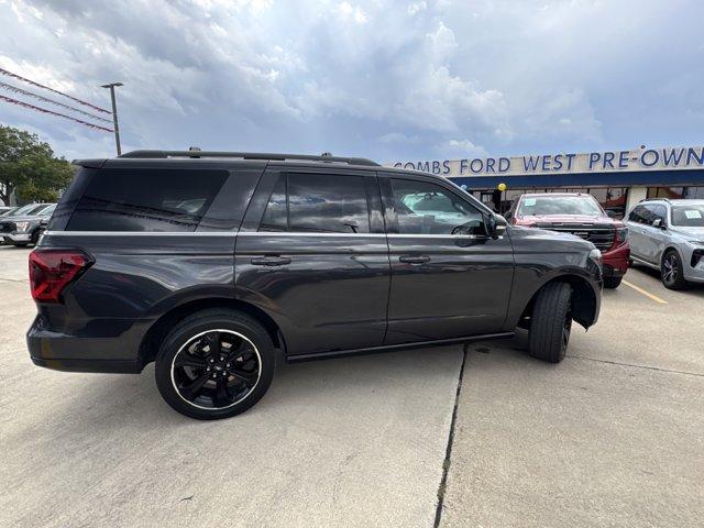 Photo of 2023 Agate Black Metallic Ford Expedition