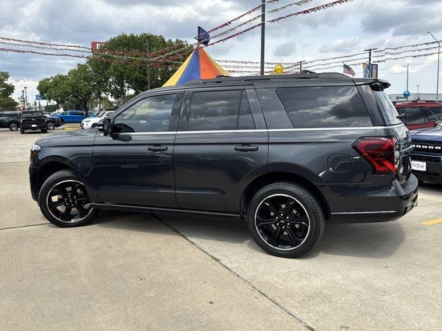 Photo of 2023 Agate Black Metallic Ford Expedition