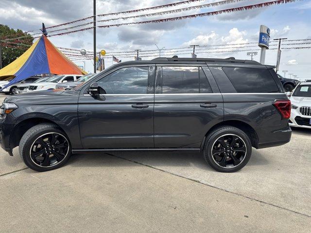 Photo of 2023 Agate Black Metallic Ford Expedition