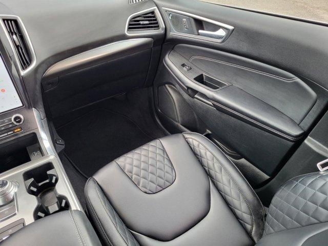 Photo of 2024 Agate Black Metallic Ford Edge