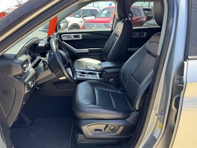 Photo of 2024 Iconic Silver Metallic Ford Explorer