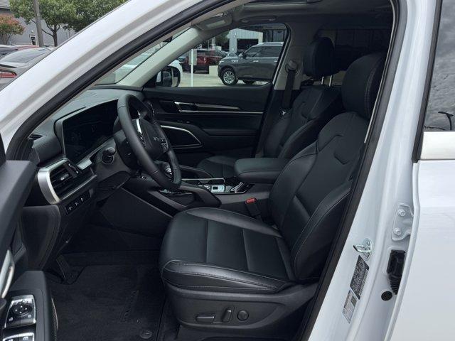 Photo of 2024 Glacial White Pearl Kia Telluride