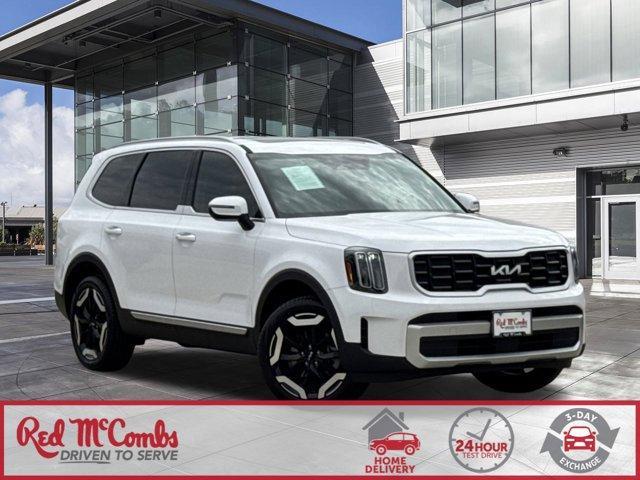 Photo of 2024 Glacial White Pearl Kia Telluride