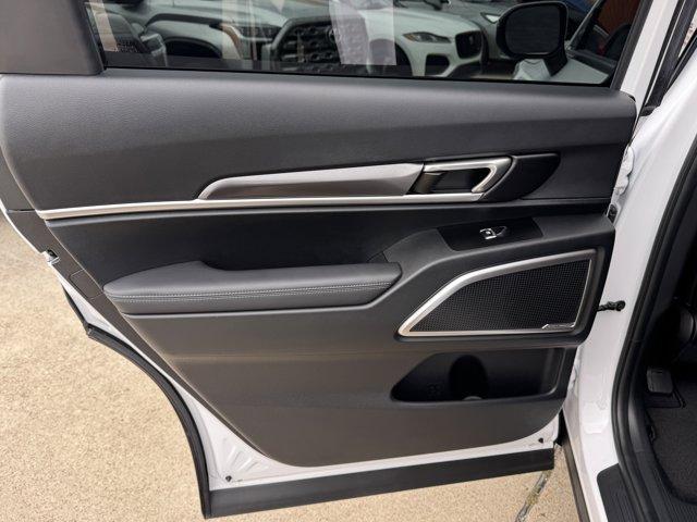 Photo of 2024 Glacial White Pearl Kia Telluride