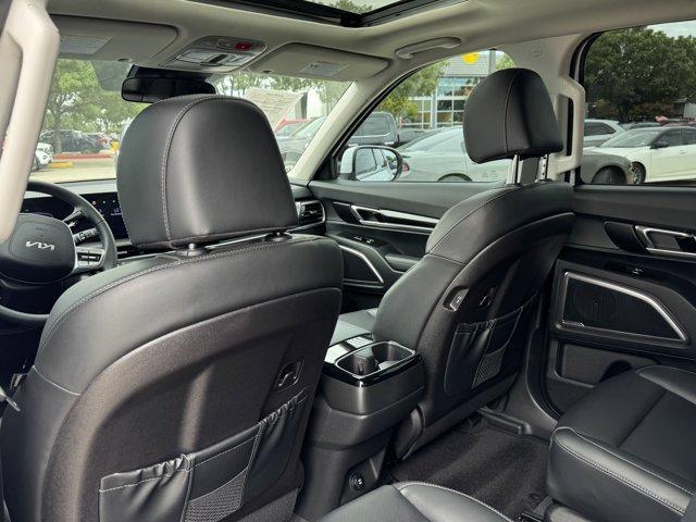 Photo of 2024 Glacial White Pearl Kia Telluride