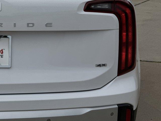 Photo of 2024 Glacial White Pearl Kia Telluride
