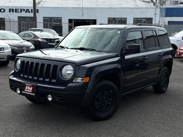 Photo of 2014 Maximum Steel Metallic Clearcoat Jeep Patriot