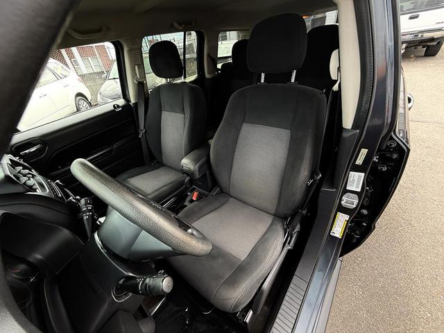 Photo of 2014 Maximum Steel Metallic Clearcoat Jeep Patriot