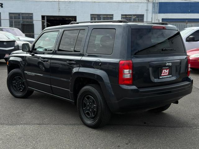 Photo of 2014 Maximum Steel Metallic Clearcoat Jeep Patriot