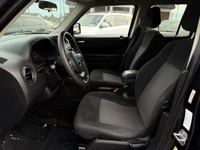 Photo of 2014 Maximum Steel Metallic Clearcoat Jeep Patriot