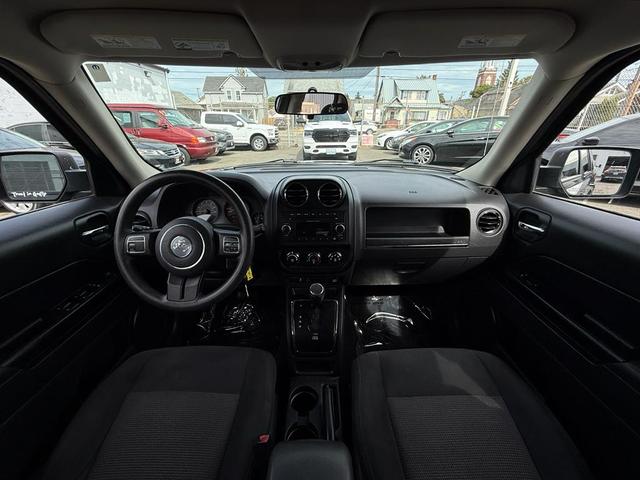 Photo of 2014 Maximum Steel Metallic Clearcoat Jeep Patriot
