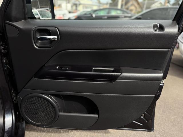 Photo of 2014 Maximum Steel Metallic Clearcoat Jeep Patriot