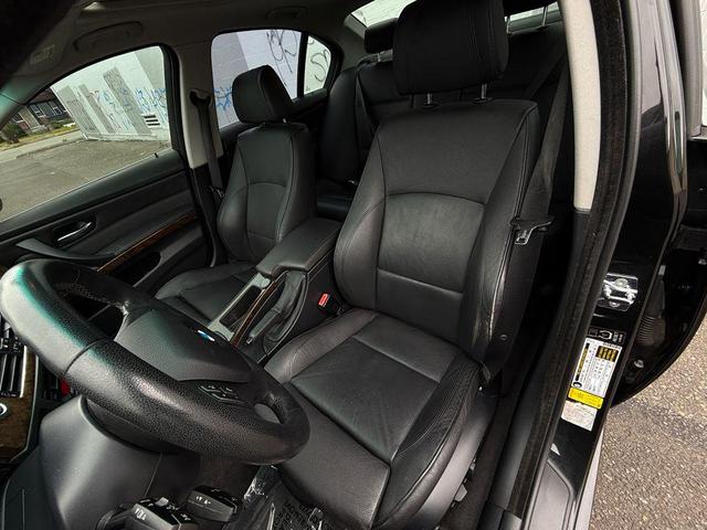 Photo of 2006 Jet Black BMW 330