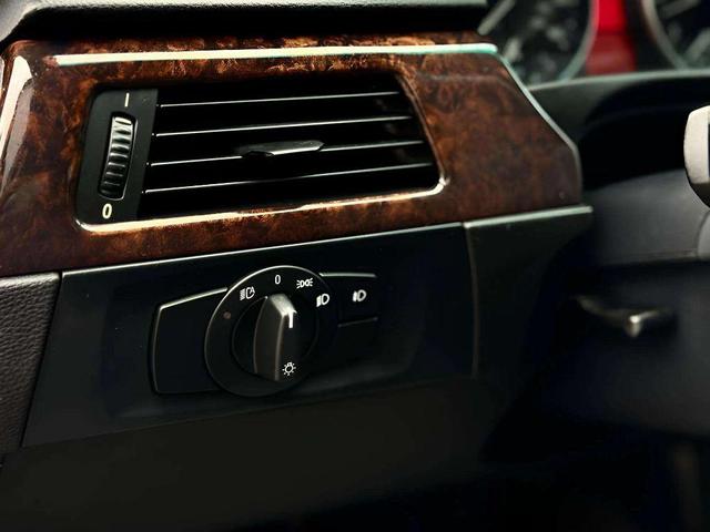 Photo of 2006 Jet Black BMW 330