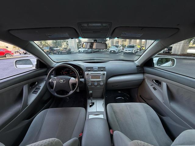 Photo of 2011 Super White Toyota Camry