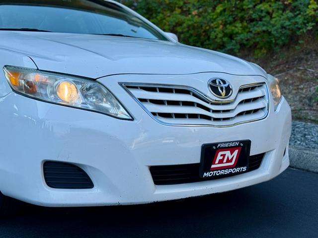Photo of 2011 Super White Toyota Camry