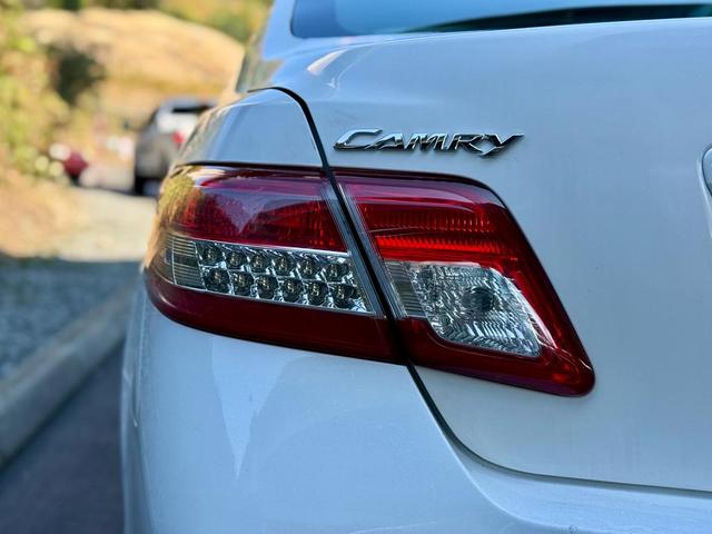 Photo of 2011 Super White Toyota Camry