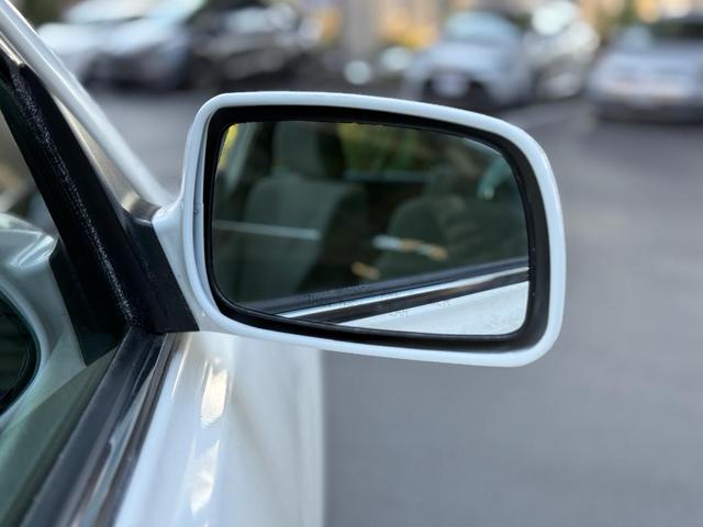 Photo of 2011 Super White Toyota Camry