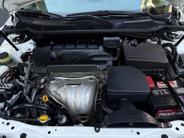 Photo of 2011 Super White Toyota Camry