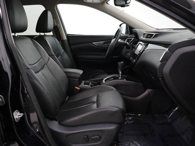 Photo of 2016 Black Nissan Rogue