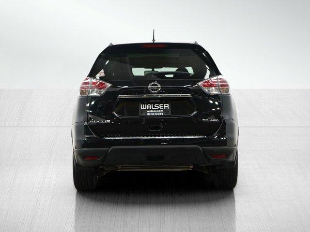 Photo of 2016 Black Nissan Rogue