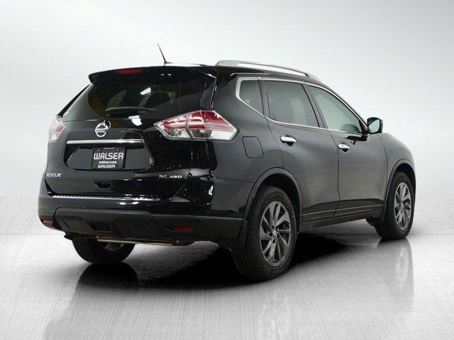Photo of 2016 Black Nissan Rogue
