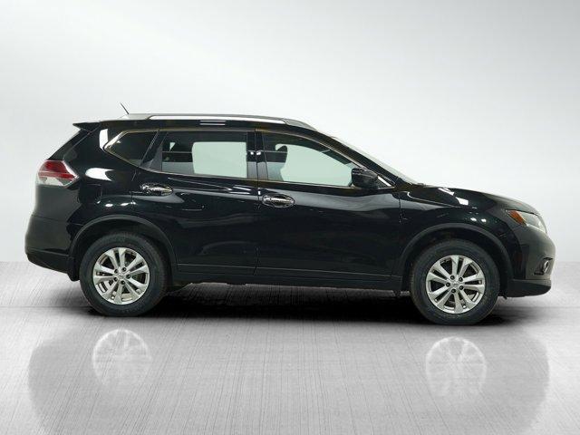 Photo of 2016 Black Nissan Rogue