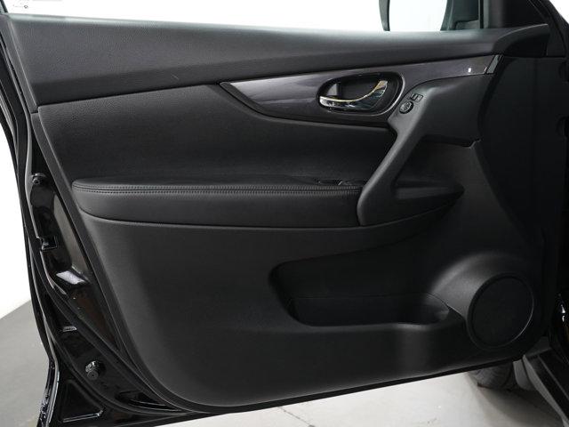 Photo of 2020 Black Nissan Rogue