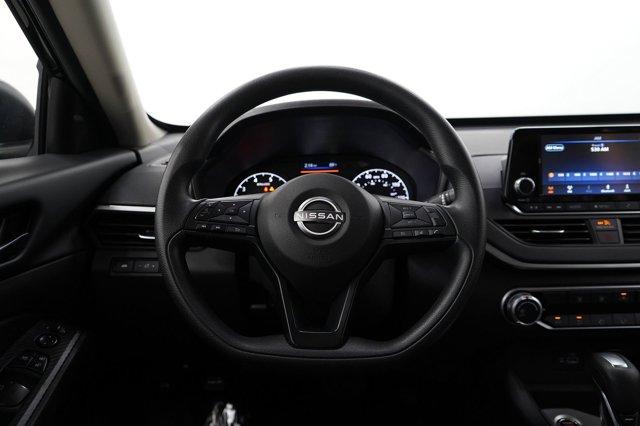 Photo of 2024 Super Black Clearcoat Nissan Altima