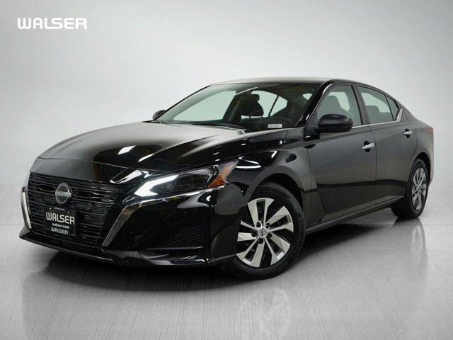 Photo of 2024 Super Black Clearcoat Nissan Altima