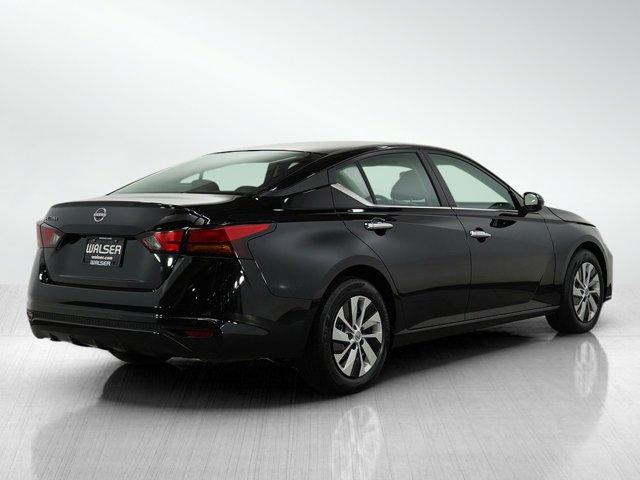 Photo of 2024 Super Black Clearcoat Nissan Altima