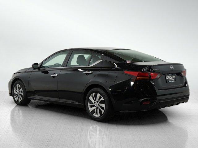 Photo of 2024 Super Black Clearcoat Nissan Altima