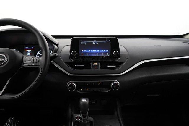 Photo of 2024 Super Black Clearcoat Nissan Altima