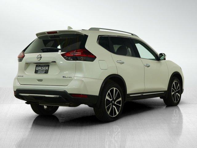 Photo of 2017 White Nissan Rogue