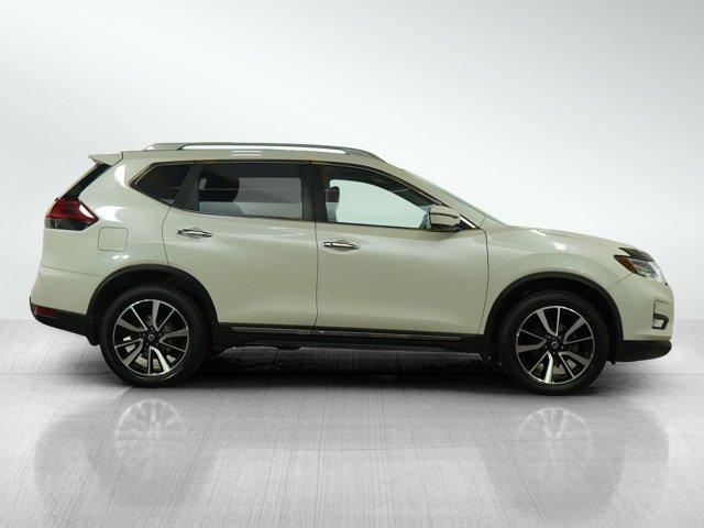 Photo of 2017 White Nissan Rogue
