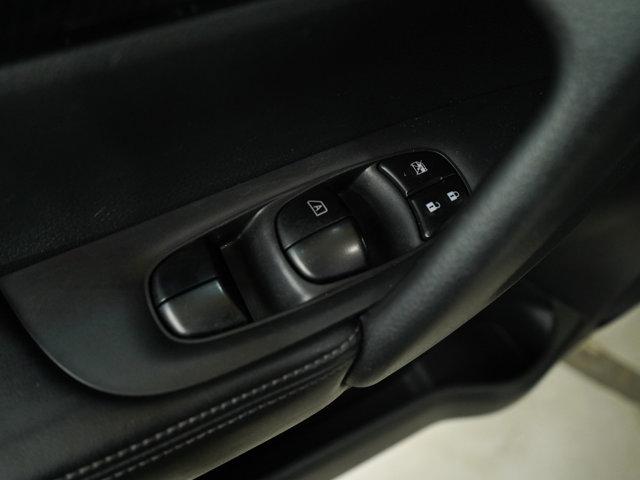 Photo of 2017 White Nissan Rogue