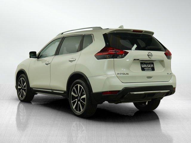 Photo of 2017 White Nissan Rogue
