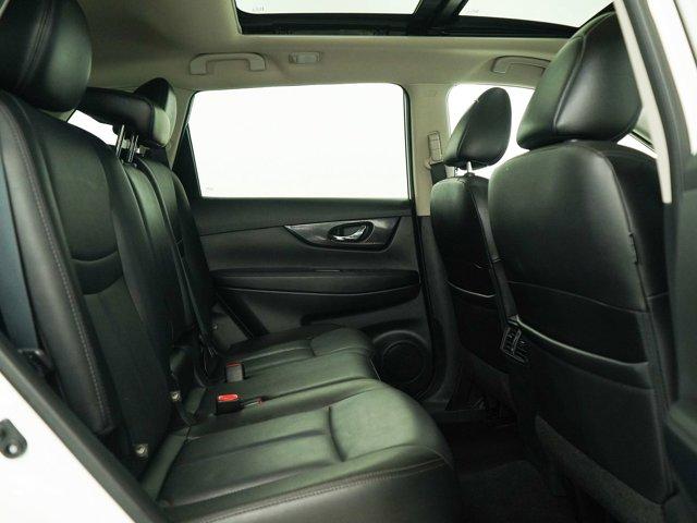 Photo of 2017 White Nissan Rogue