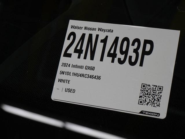 Photo of 2024 White INFINITI QX60