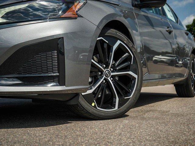 Photo of 2025 Gun Metallic Nissan Altima