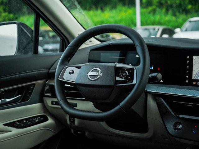 Photo of 2025 Everest White Pearl Tricoat/Super Black Nissan Murano