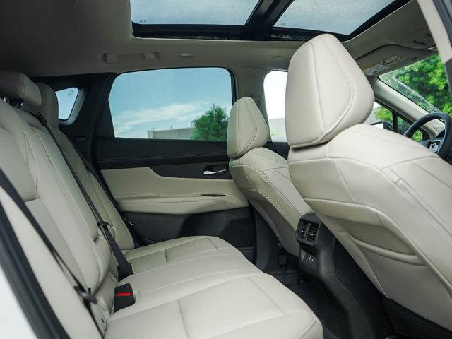 Photo of 2025 Everest White Pearl Tricoat/Super Black Nissan Murano