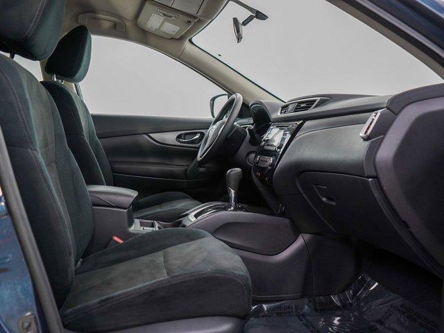 Photo of 2016 Blue Nissan Rogue