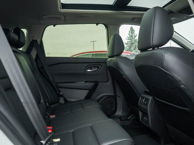 Photo of 2026 White Pearl Nissan Rogue
