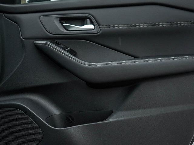 Photo of 2026 White Pearl Nissan Rogue